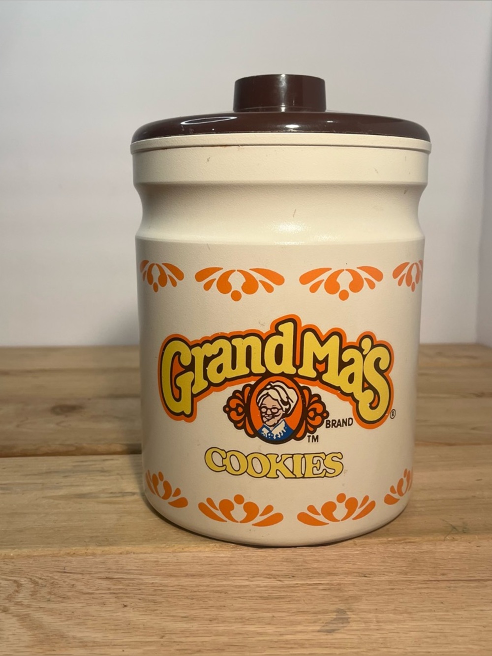 Vintage Grandmas Cookie Jar Tin Kromex 9”tall Plastic Lid Kitchen Cottage core